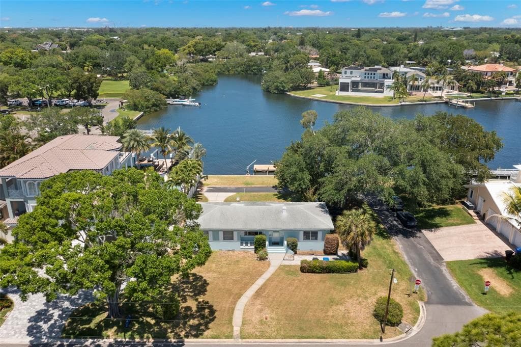 641 34TH AVENUE NE ST PETERSBURG, FL 33704