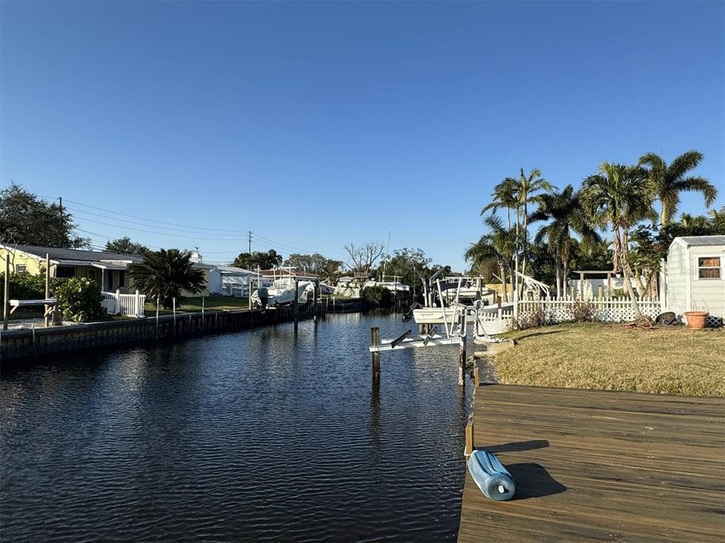 9524 TREASURE LANE NE ST PETERSBURG, FL 33702
