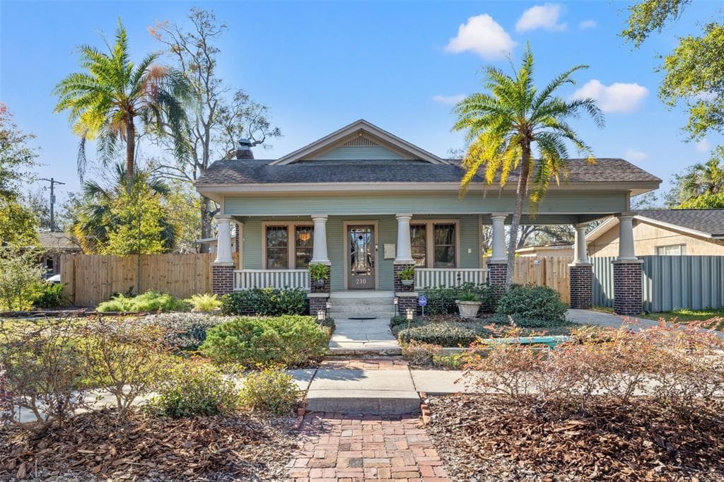 210 W MOHAWK AVENUE TAMPA, FL 33604