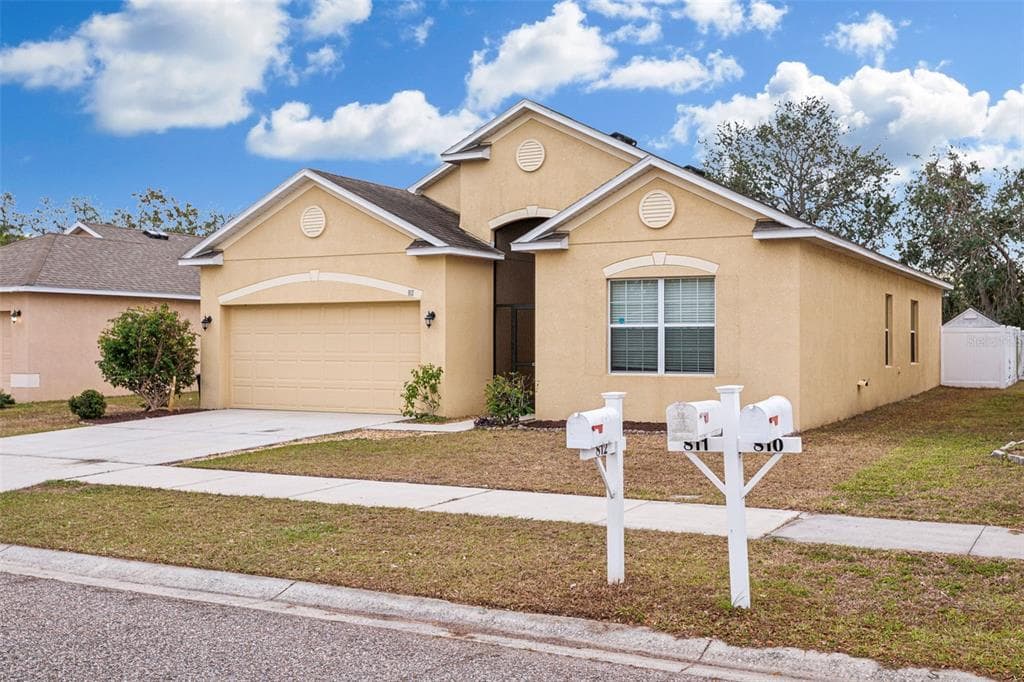 811 BRENTON LEAF DRIVE RUSKIN, FL 33570