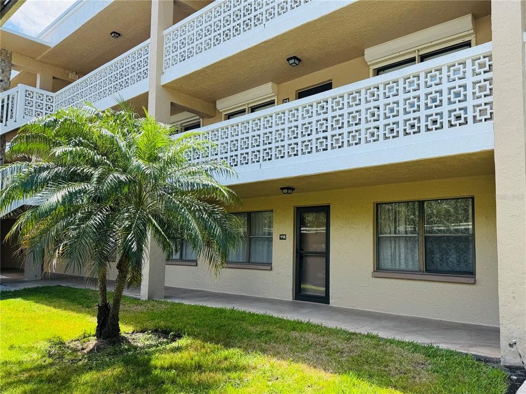4920 LOCUST STREET NE UNIT 116 ST PETERSBURG, FL 33703