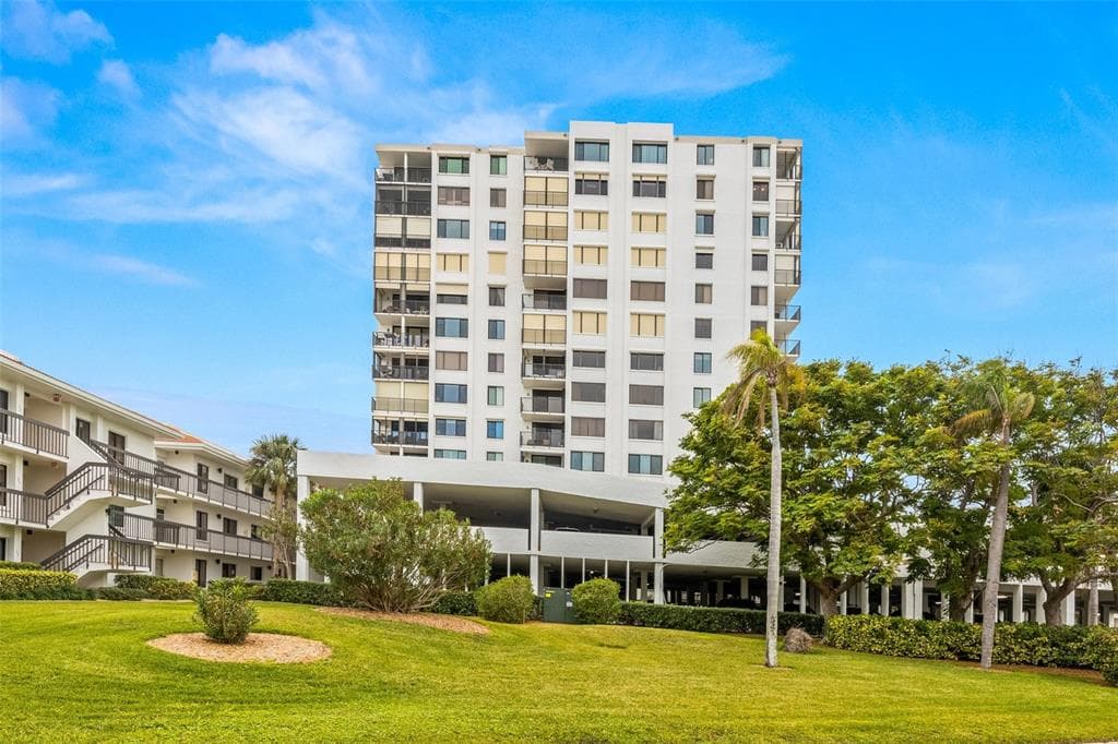 6287 BAHIA DEL MAR CIRCLE UNIT #208 ST PETERSBURG, FL 33715