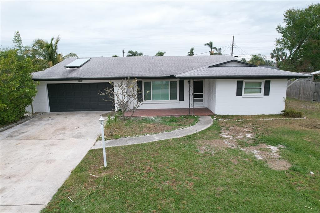 1002 FRUITLAND AVENUE BRADENTON, FL 34207