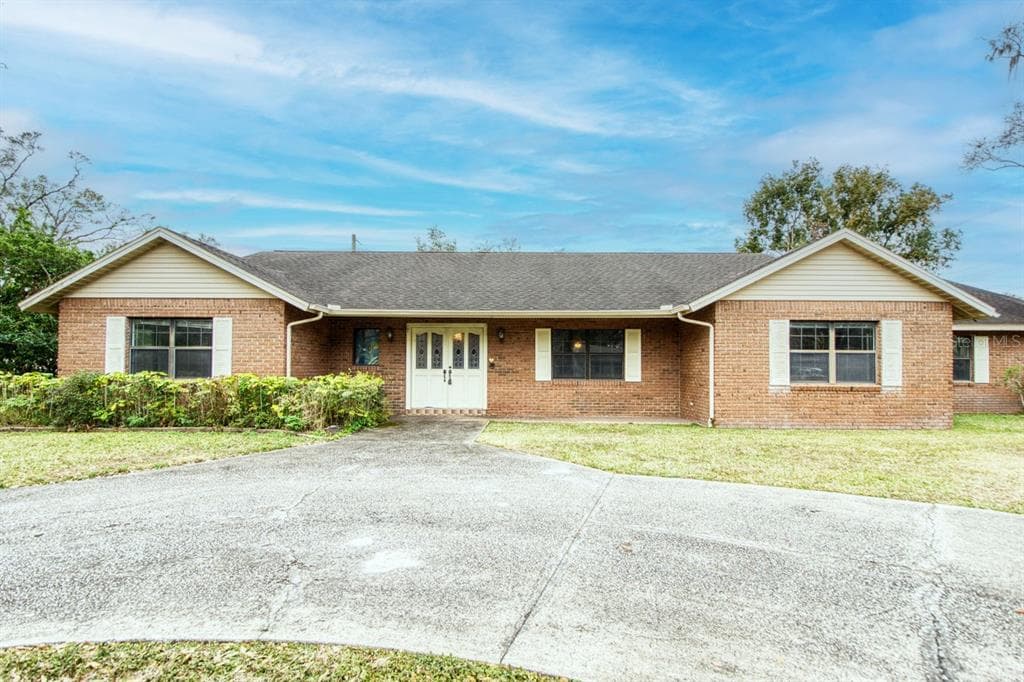 1406 N RIVERHILLS DRIVE TEMPLE TERRACE, FL 33617