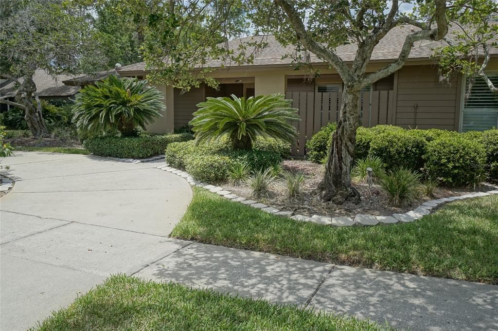 4201 GOLF POINT COURT TAMPA, FL 33618