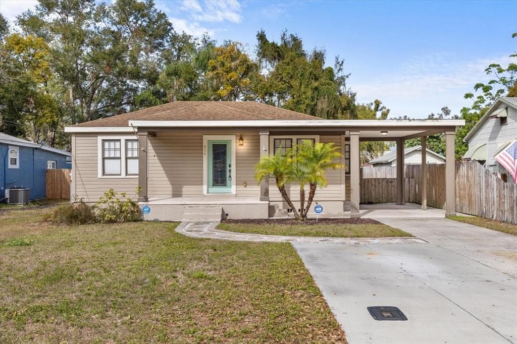 914 E CAYUGA STREET TAMPA, FL 33603