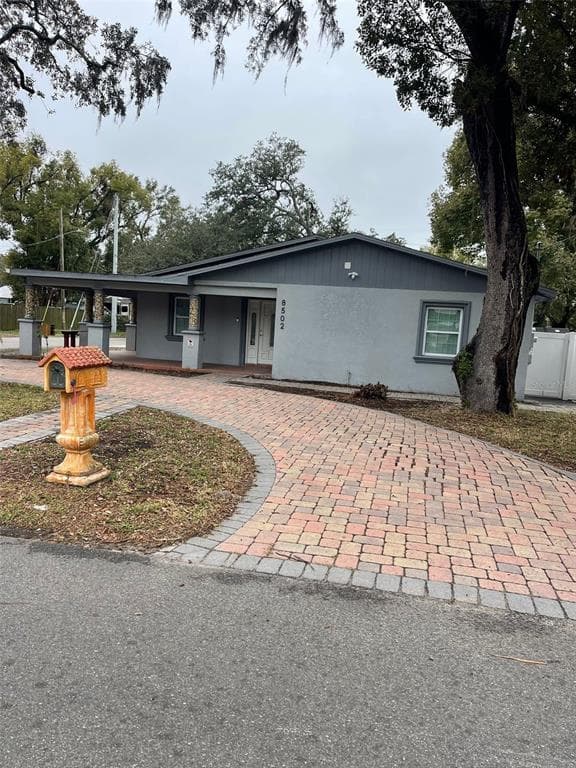 8502 N HAMNER AVENUE TAMPA, FL 33604