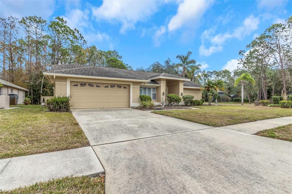 599 CENTERWOOD DRIVE TARPON SPRINGS, FL 34688