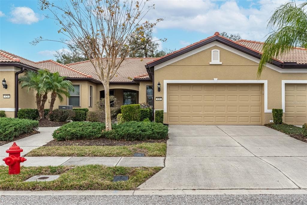 430 CEDAR FALLS DRIVE APOLLO BEACH, FL 33572