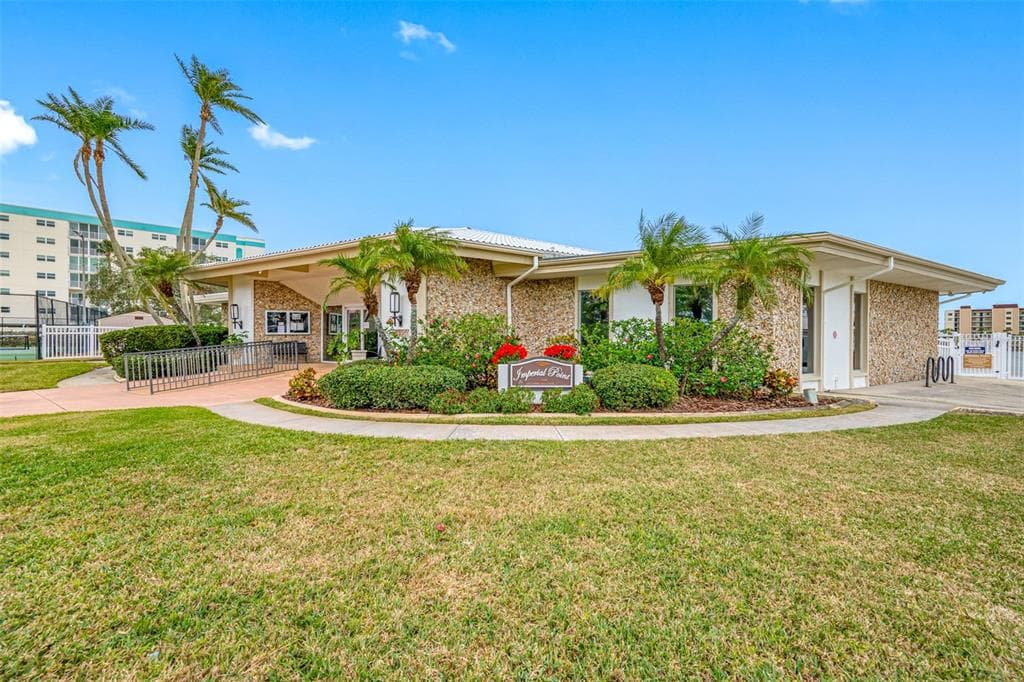 10280 IMPERIAL POINT DRIVE W UNIT 5 LARGO, FL 33774