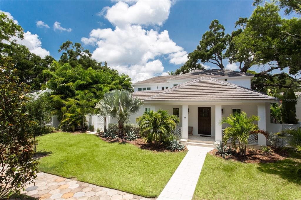 335 16TH AVENUE NE ST PETERSBURG, FL 33704