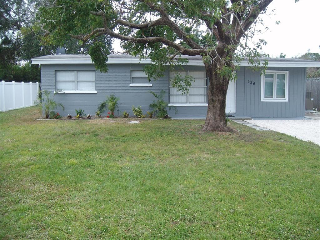 226 E CORNELIUS CIRCLE SARASOTA, FL 34232