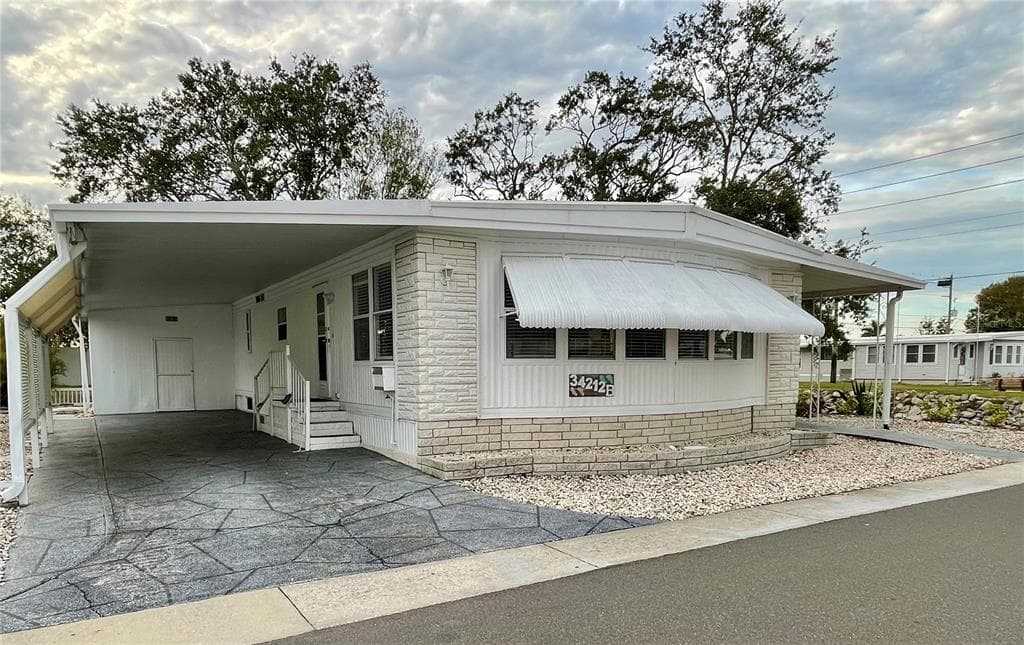 34212 CANAL DRIVE N UNIT B PINELLAS PARK, FL 33781