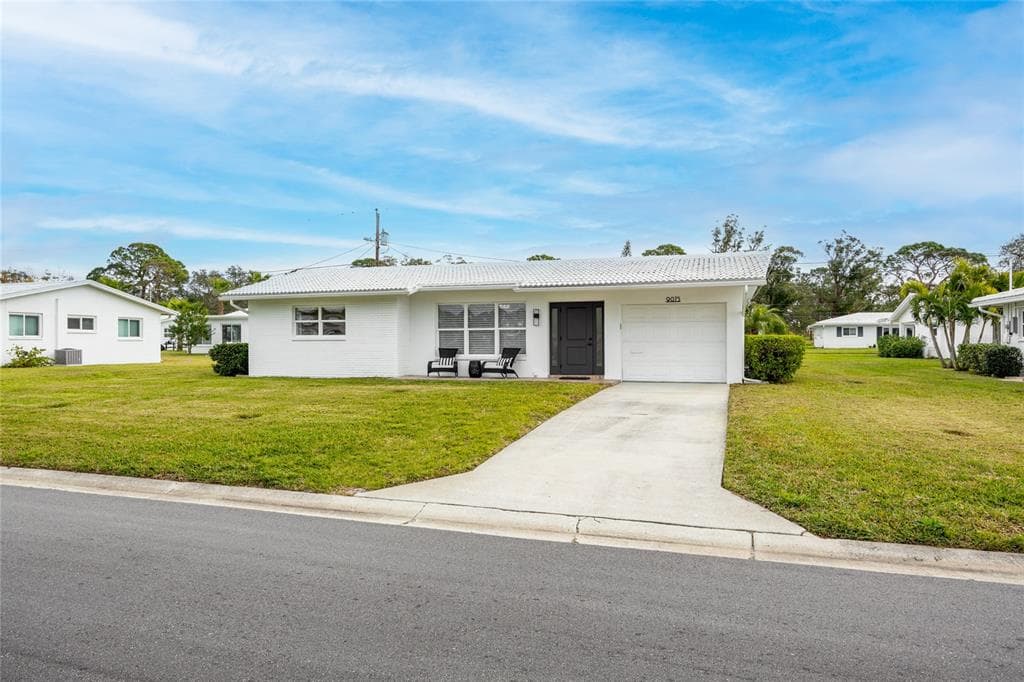 9075 143RD ST SEMINOLE, FL 33776