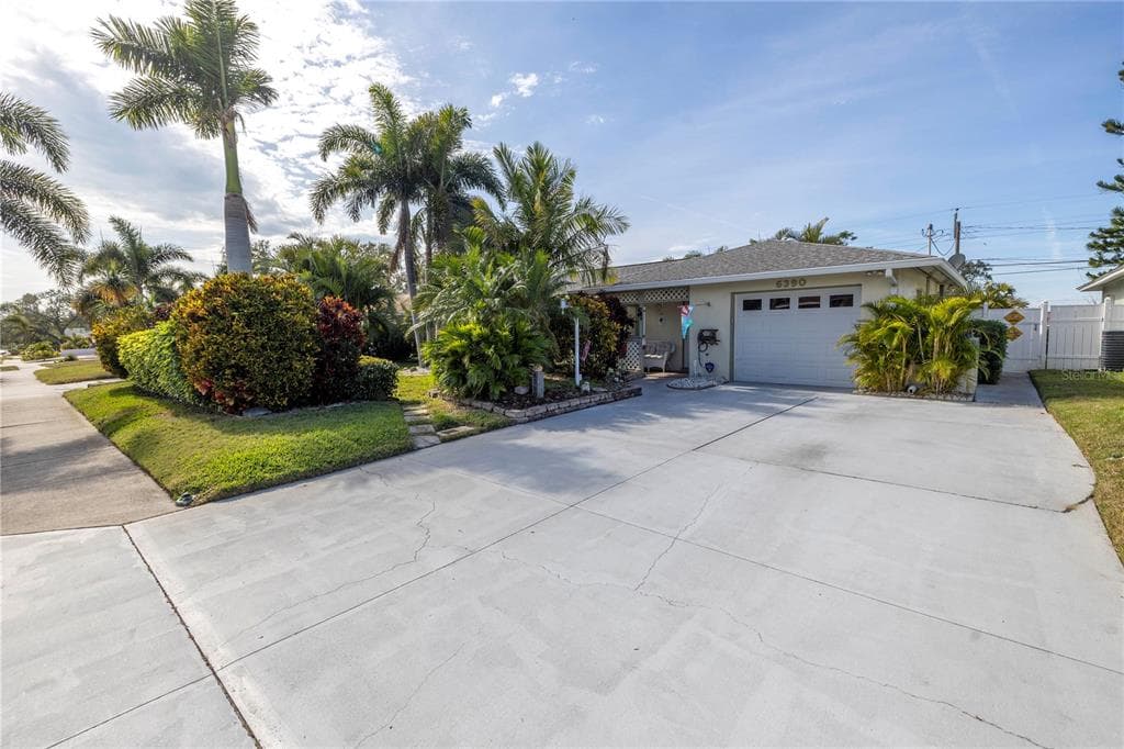 6390 115TH LANE SEMINOLE, FL 33772