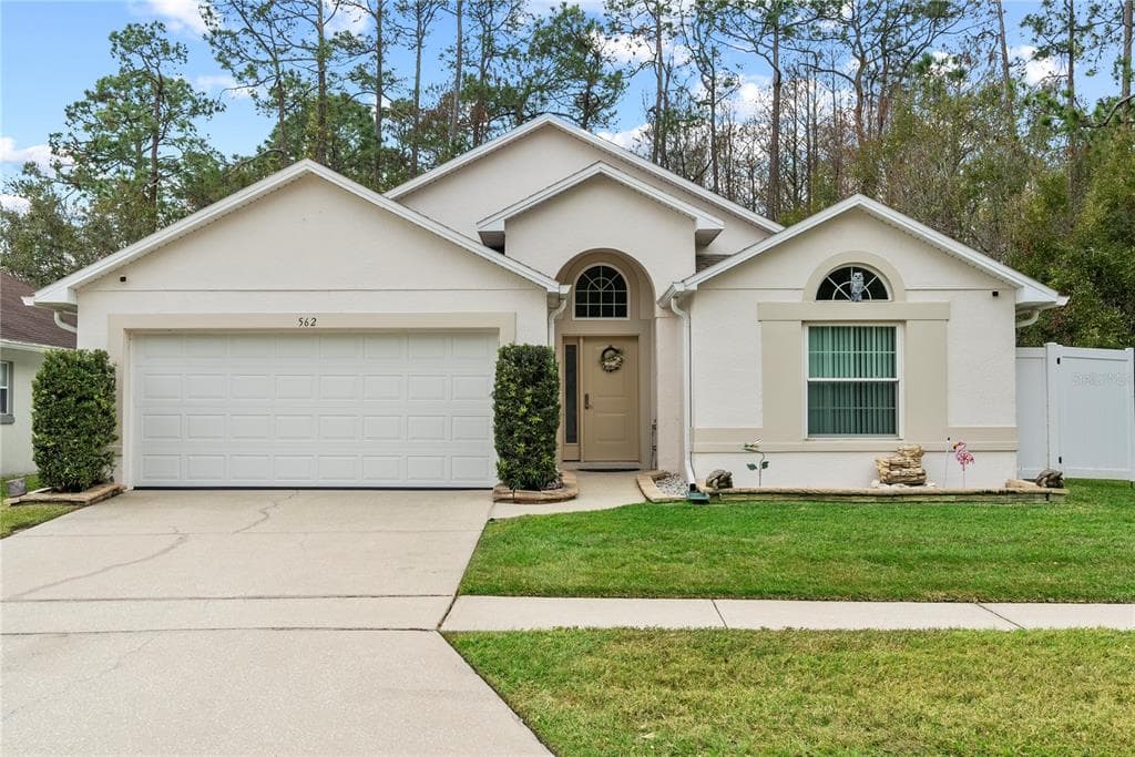 562 EAGLE POINTE S KISSIMMEE, FL 34746