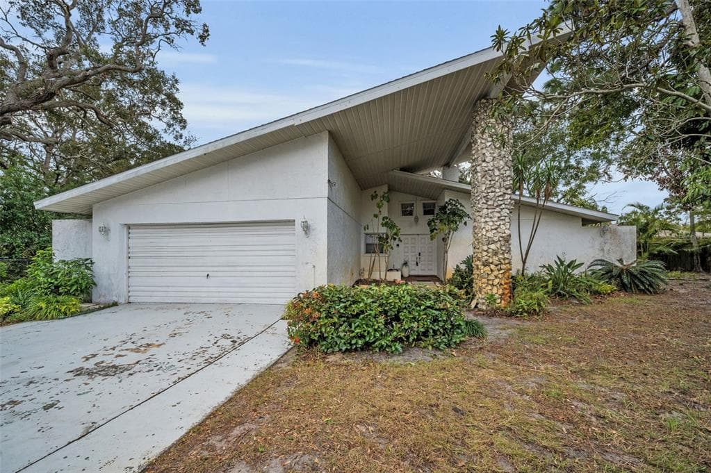 419 WAYFARER COURT TARPON SPRINGS, FL 34689