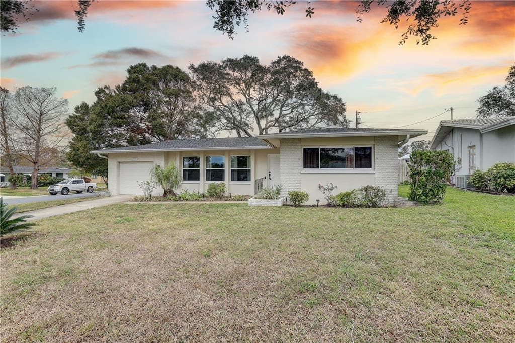 553 LAKE HILL LANE