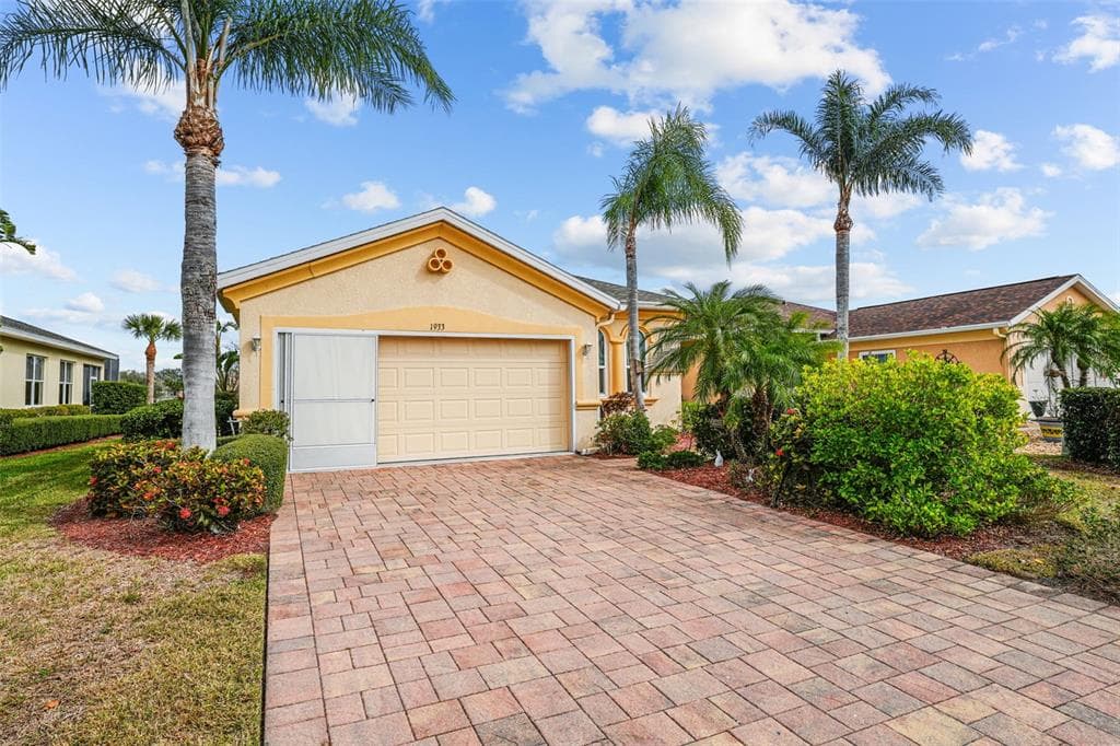 1933 STERLING GLEN COURT SUN CITY CENTER, FL 33573
