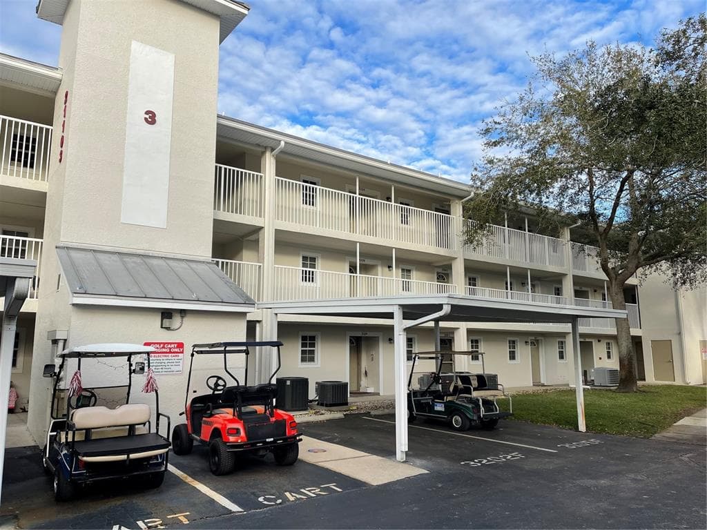 21103 PATIO VIEW COURT UNIT 3105 LUTZ, FL 33558