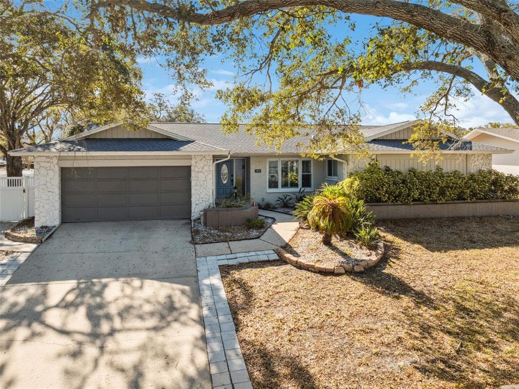1695 HONEYBEAR LANE