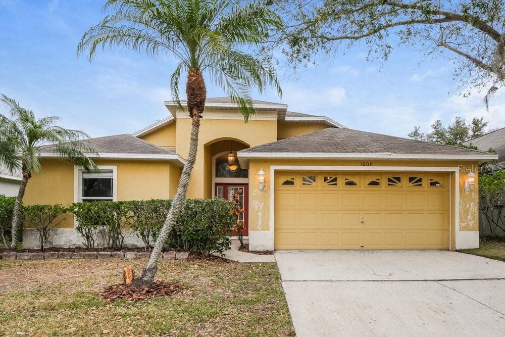 1600 MAXIMILIAN DRIVE WESLEY CHAPEL, FL 33543