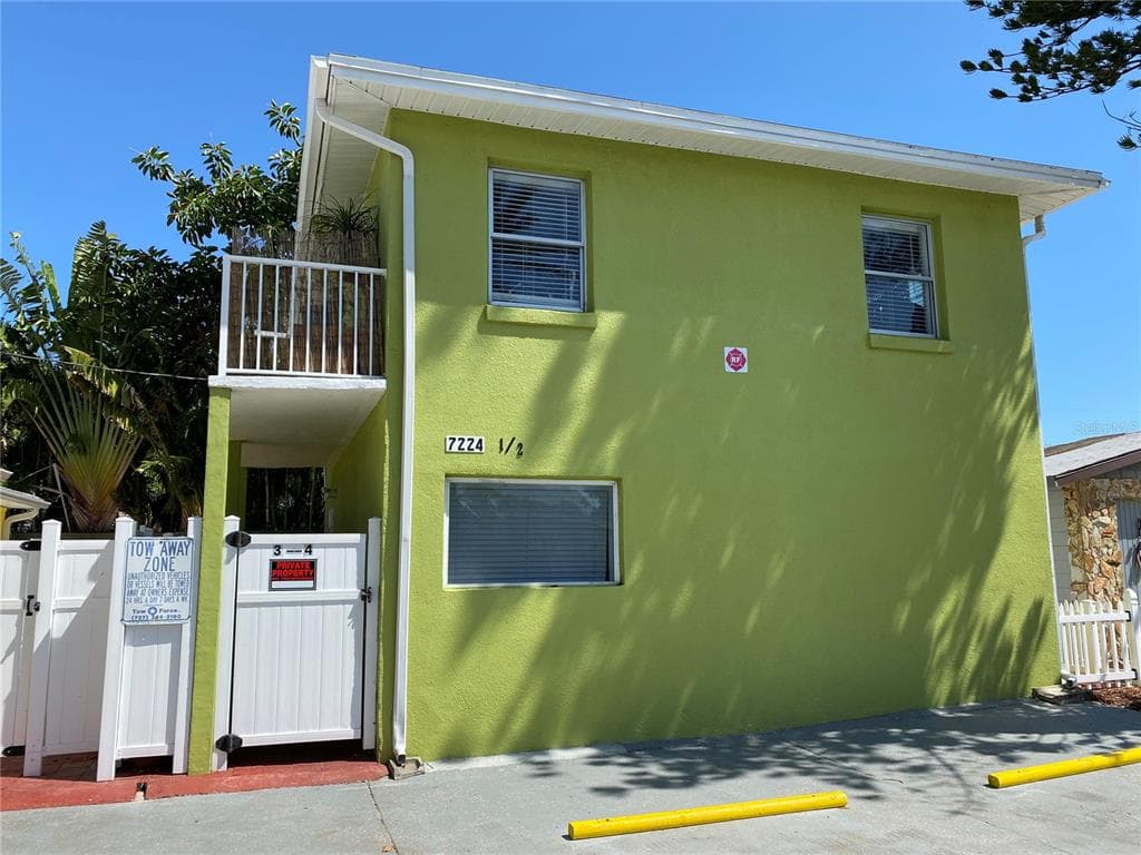 7224 1/2 COQUINA WAY UNIT 3 ST PETE BEACH, FL 33706
