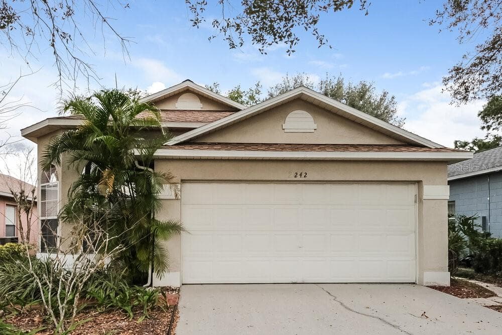 242 BRIAR BAY CIRCLE ORLANDO, FL 32825