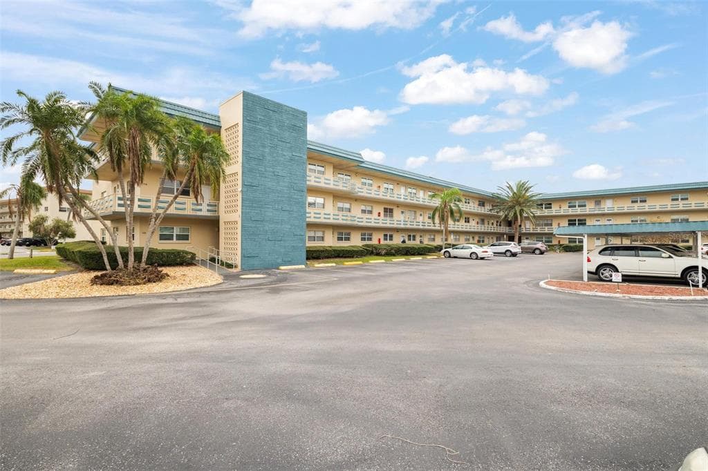 5750 80TH ST N UNIT B106 ST PETERSBURG, FL 33709