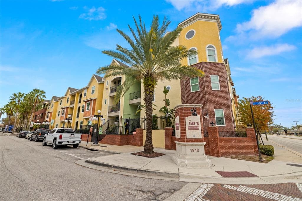 1910 E PALM AVENUE UNIT 8214 TAMPA, FL 33605