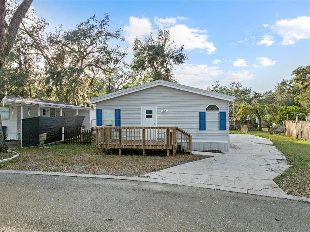 10522 BAY HILLS CIRCLE THONOTOSASSA, FL 33592