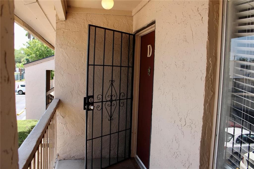 7533 PITCH PINE CIRCLE UNIT 18 TAMPA, FL 33617