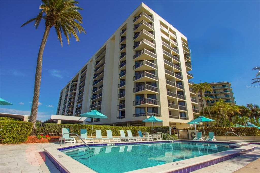 690 ISLAND WAY UNIT 410 CLEARWATER BEACH, FL 33767