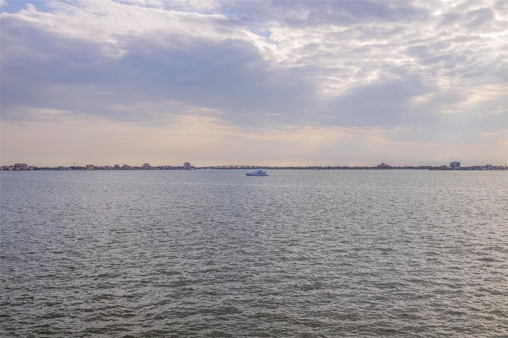 6020 SHORE BOULEVARD S UNIT 411 GULFPORT, FL 33707