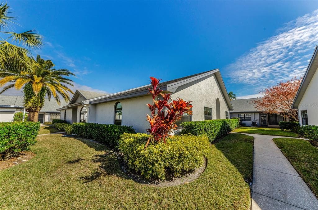 2749 COUNTRYSIDE BOULEVARD UNIT 18 CLEARWATER, FL 33761