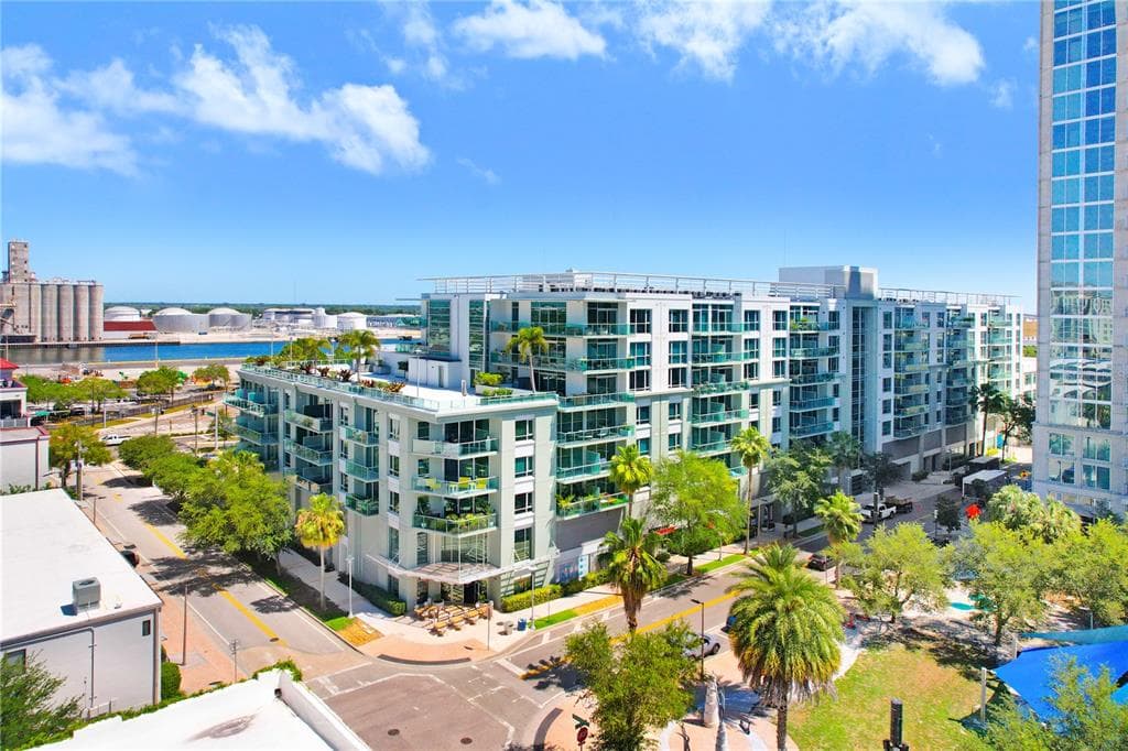 912 CHANNELSIDE DRIVE UNIT 2409 TAMPA, FL 33602
