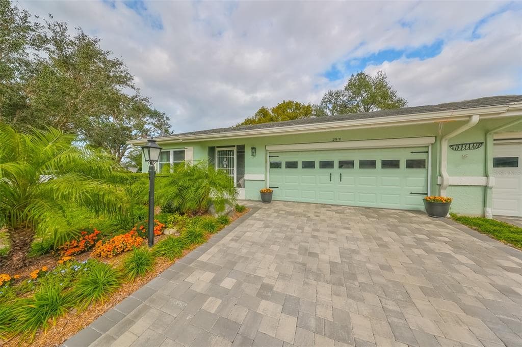 2510 LAMBDIN DRIVE SUN CITY CENTER, FL 33573