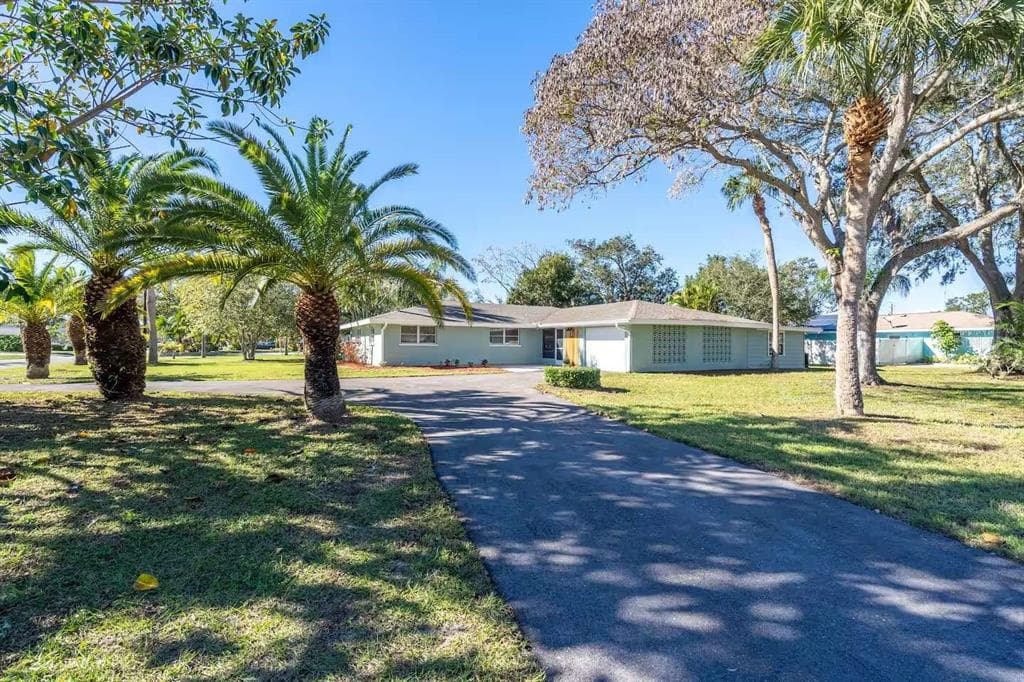 5105 W COUNTRY CLUB DRIVE SARASOTA, FL 34243