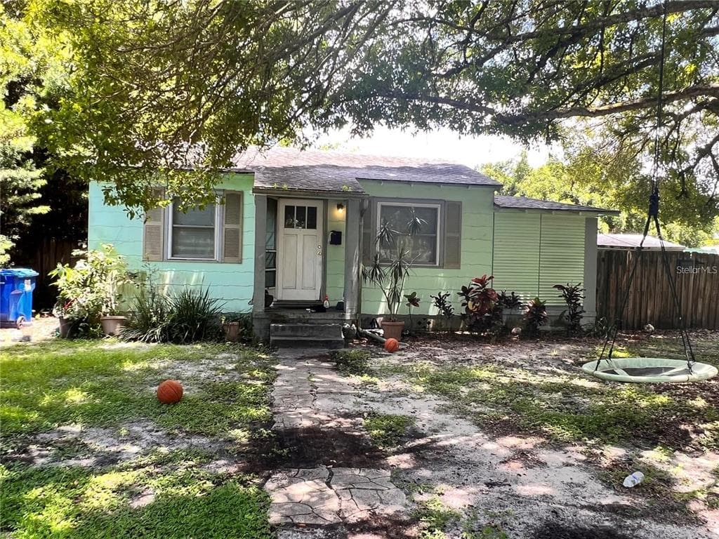 1601 ESSEX DRIVE N ST PETERSBURG, FL 33710