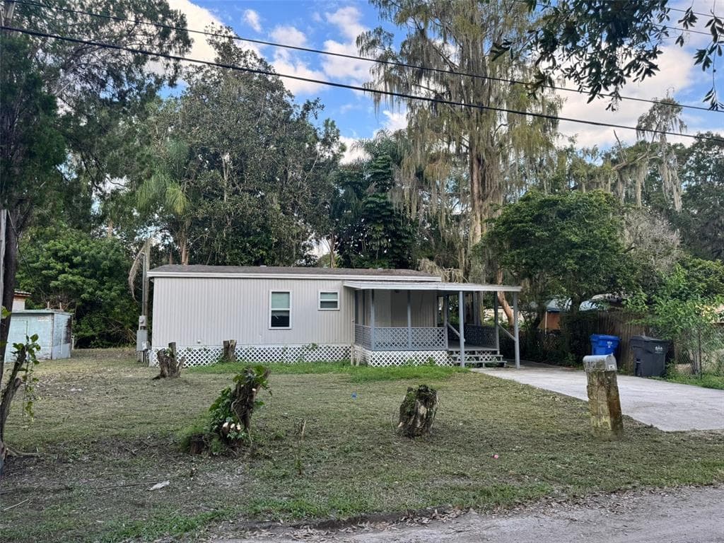 18111 LAKE FRONT DRIVE LUTZ, FL 33548