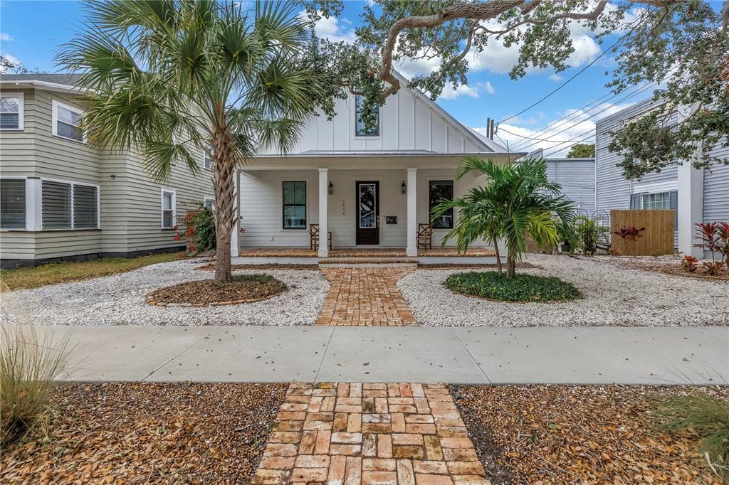 1334 17TH TERRACE N ST PETERSBURG, FL 33704
