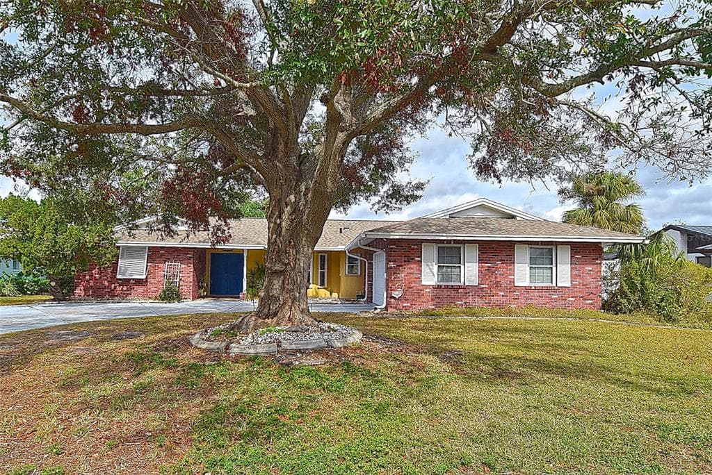 1864 MID OCEAN CIRCLE SARASOTA, FL 34239