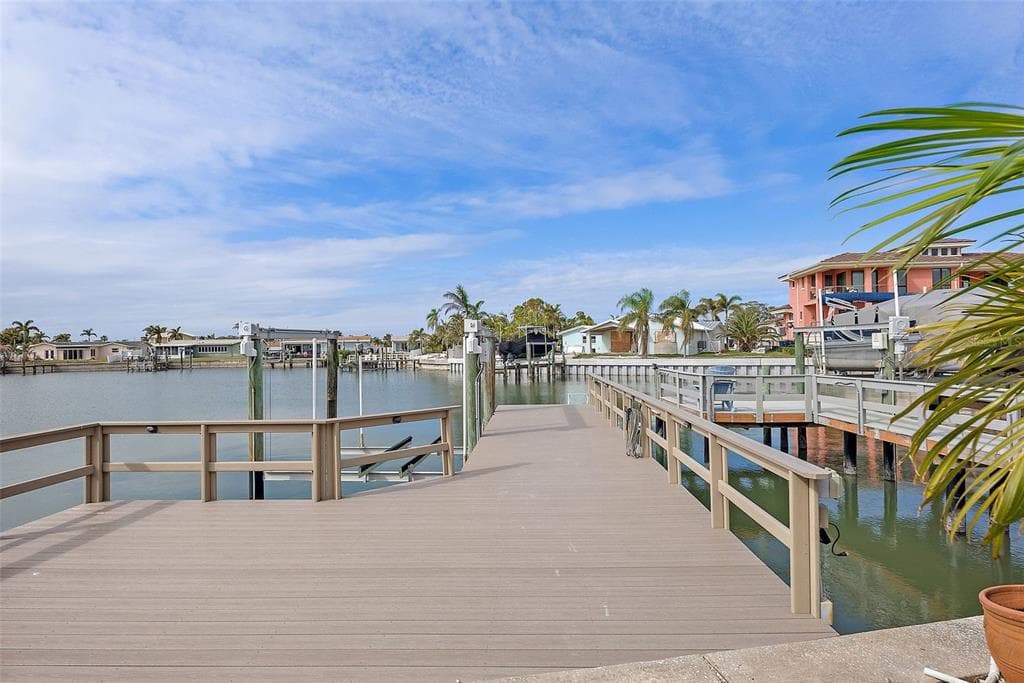 407 BOCA CIEGA POINT BOULEVARD N ST PETERSBURG, FL 33708