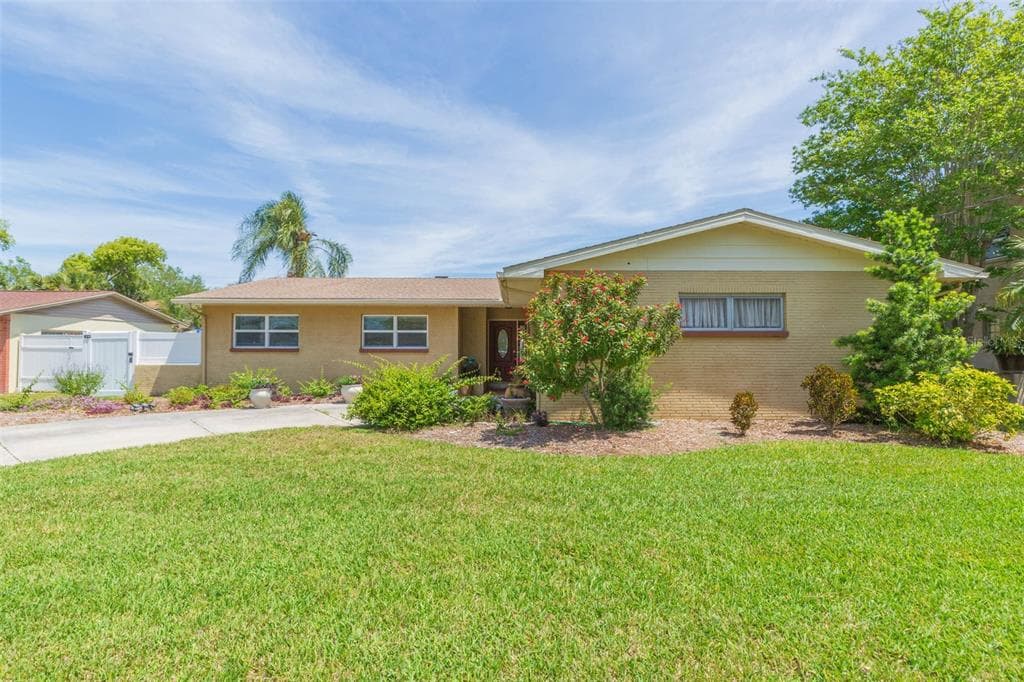 8310 ARCHWOOD CIRCLE TAMPA, FL 33615