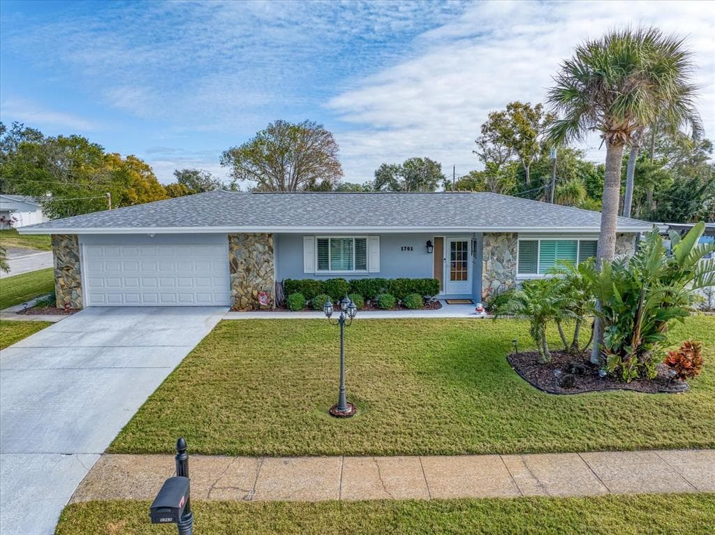1761 EATON DRIVE NE CLEARWATER, FL 33756
