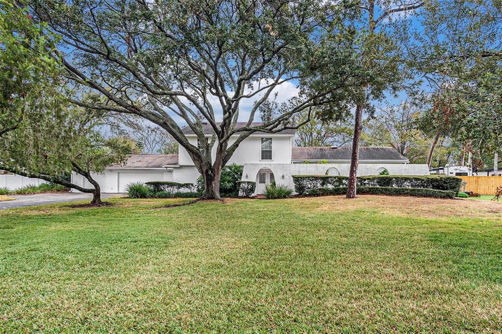 8203 CRENSHAW CIRCLE TAMPA, FL 33615