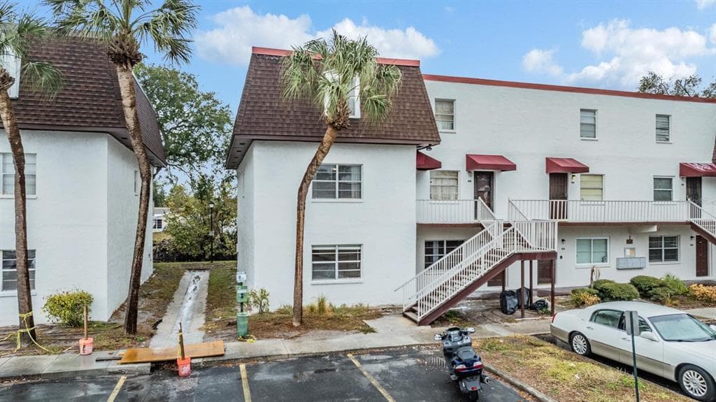 9119 TUDOR DRIVE UNIT E201 TAMPA, FL 33615