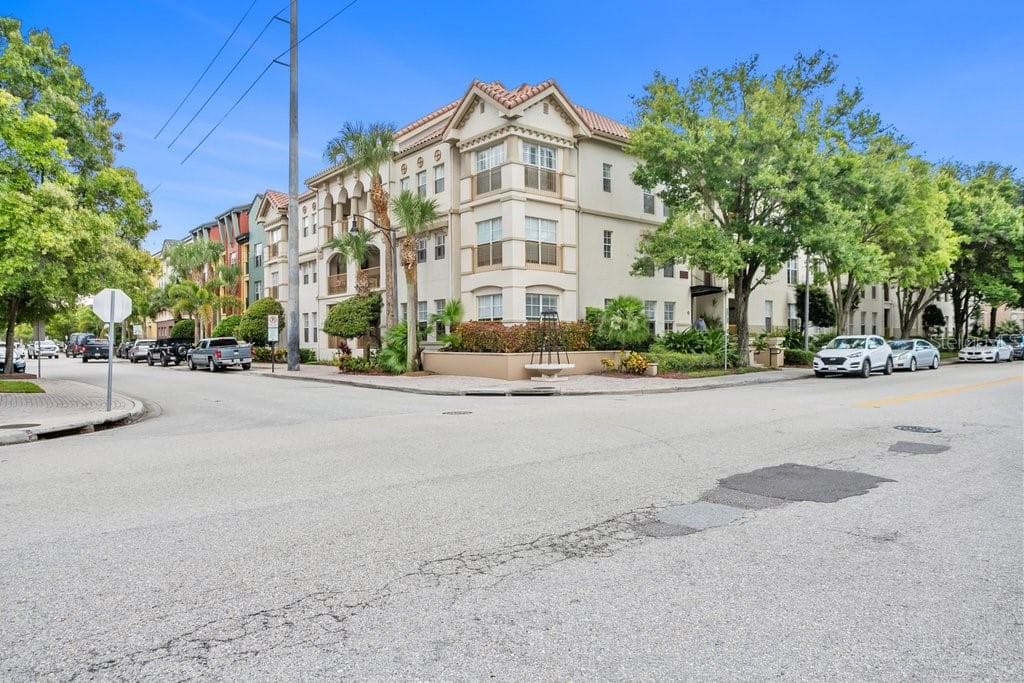 2440 W HORATIO STREET UNIT 1011 TAMPA, FL 33609