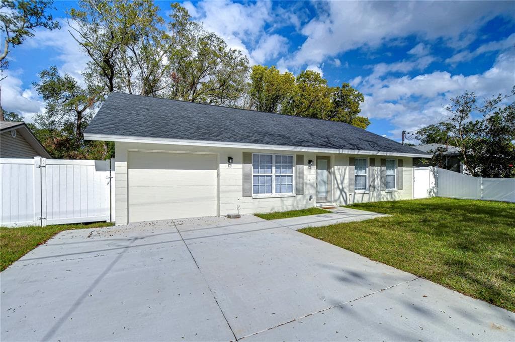 1205 W HOLLYWOOD STREET TAMPA, FL 33604