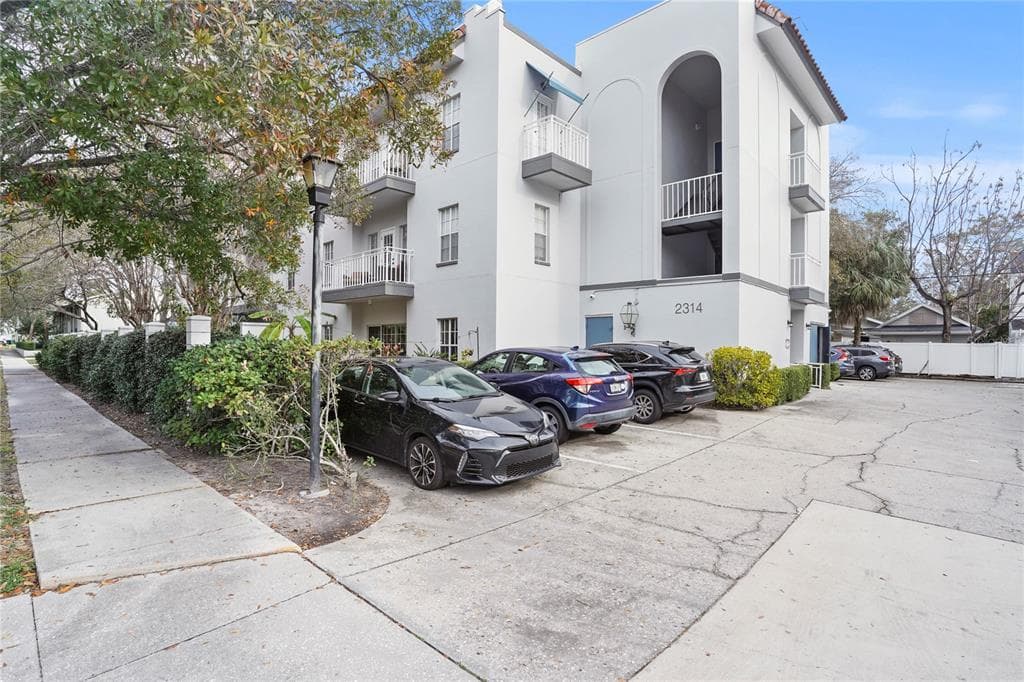 2314 S CLEWIS COURT UNIT 201 TAMPA, FL 33629